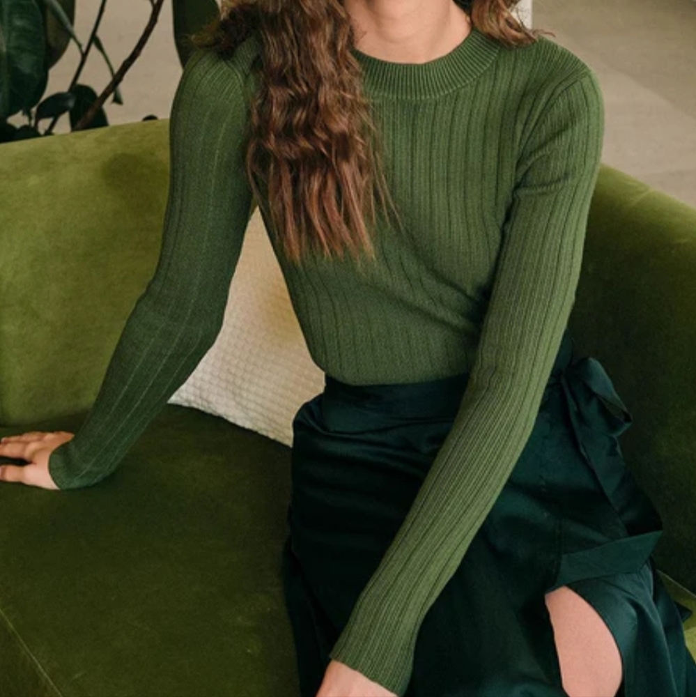 Woman's Cropped Ribbed Sweater - Green